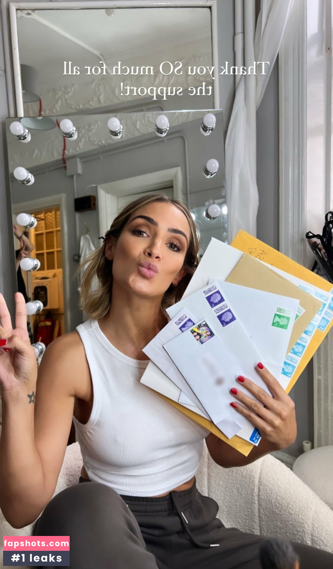 Frankie Bridge gallery photo #412