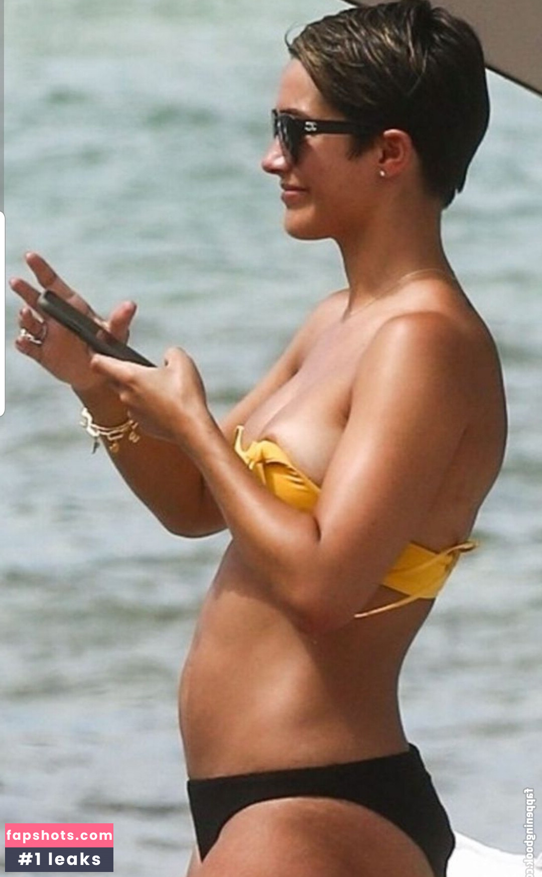 Frankie Bridge gallery photo #598