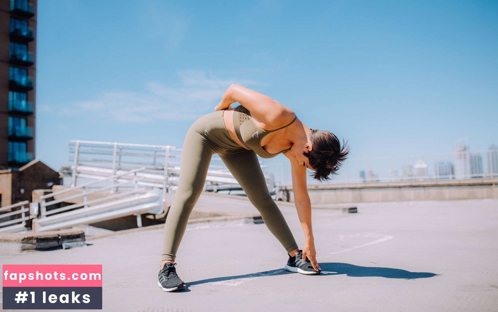 Frankie Bridge gallery photo #609