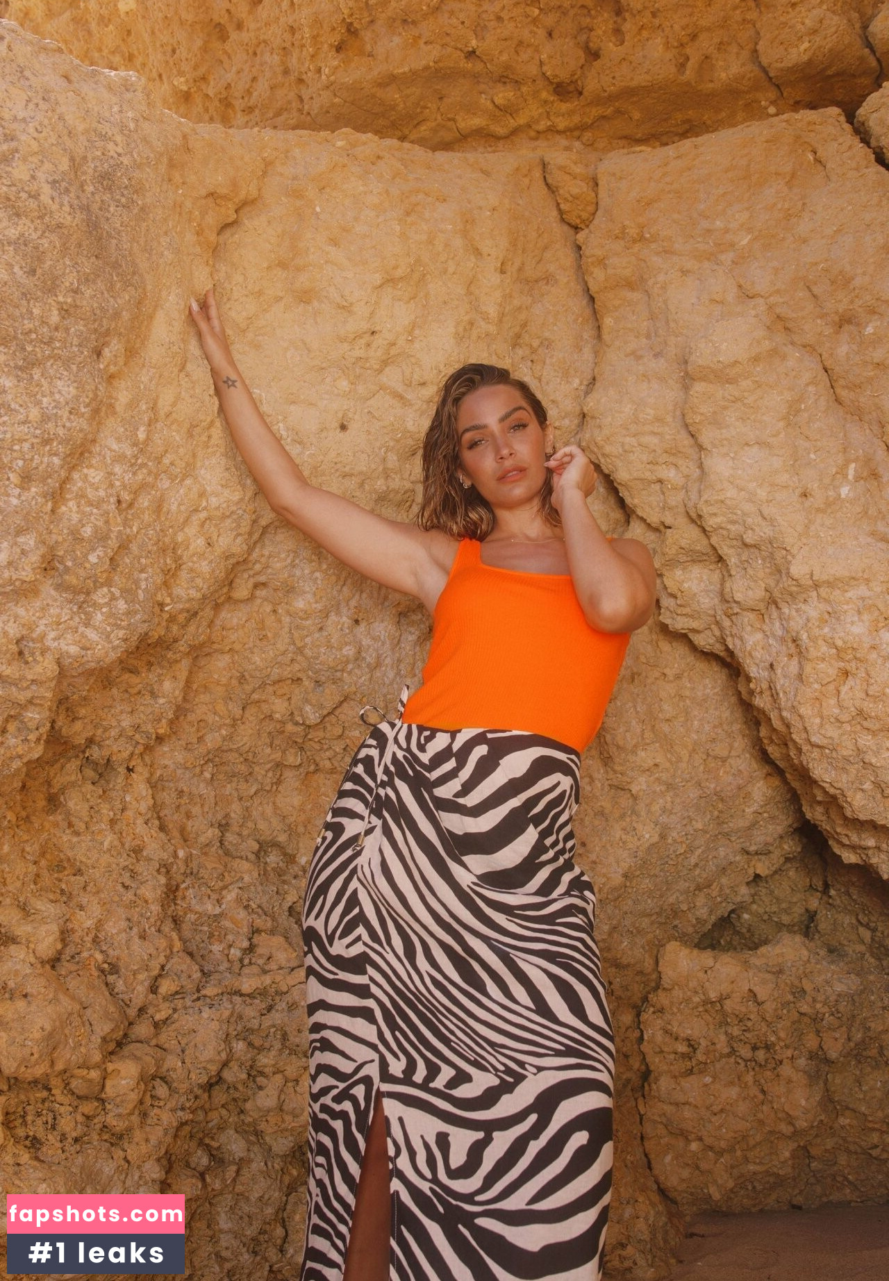 Frankie Bridge gallery photo #615