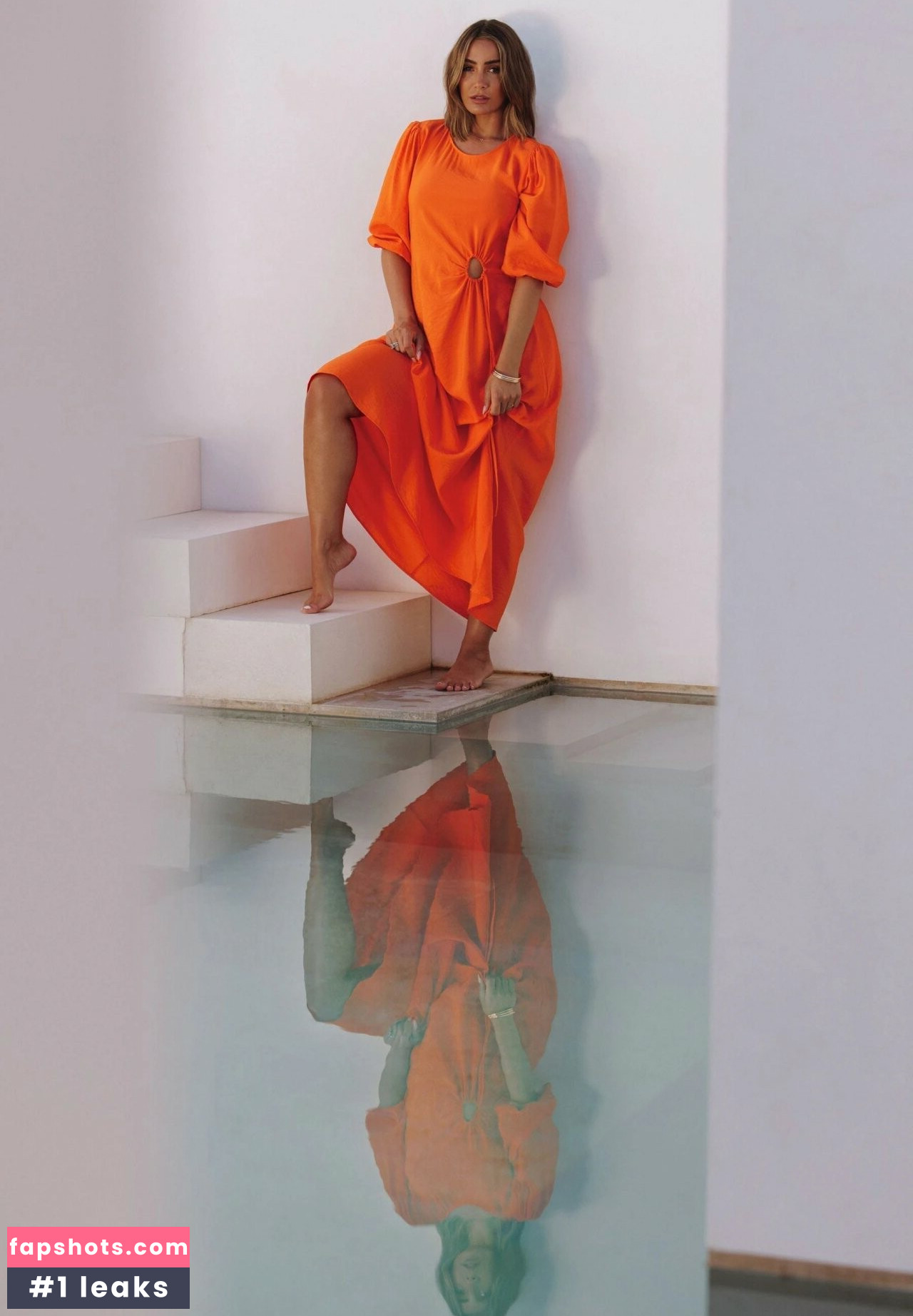 Frankie Bridge gallery photo #616