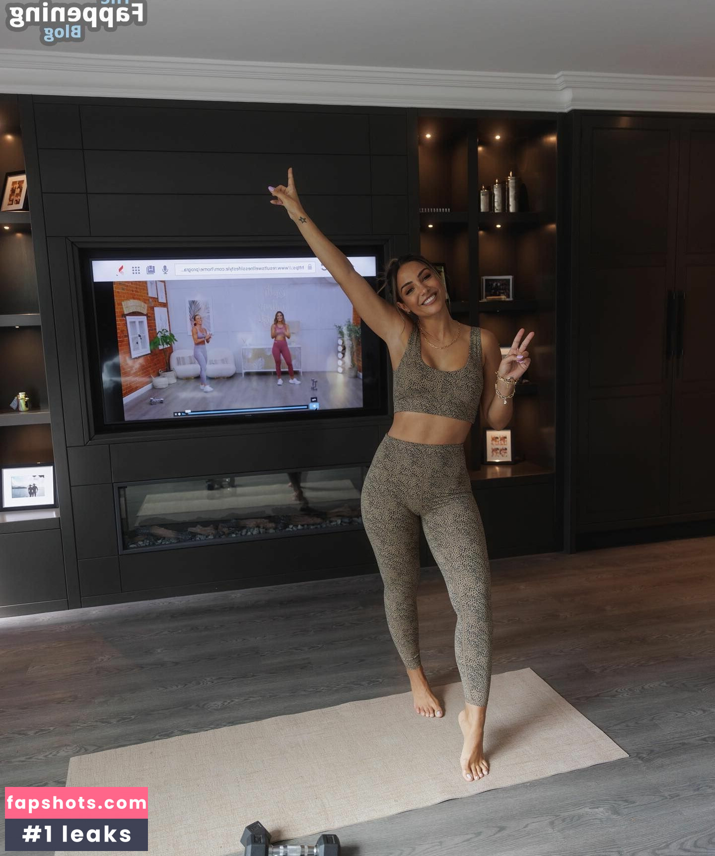 Frankie Bridge gallery photo #636