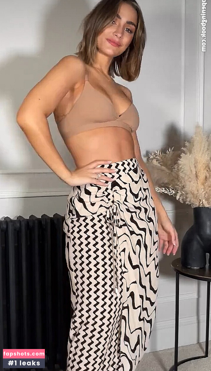 Frankie Bridge gallery photo #642