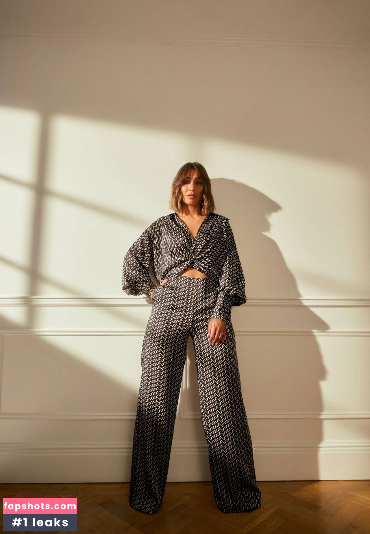 Frankie Bridge gallery photo #723