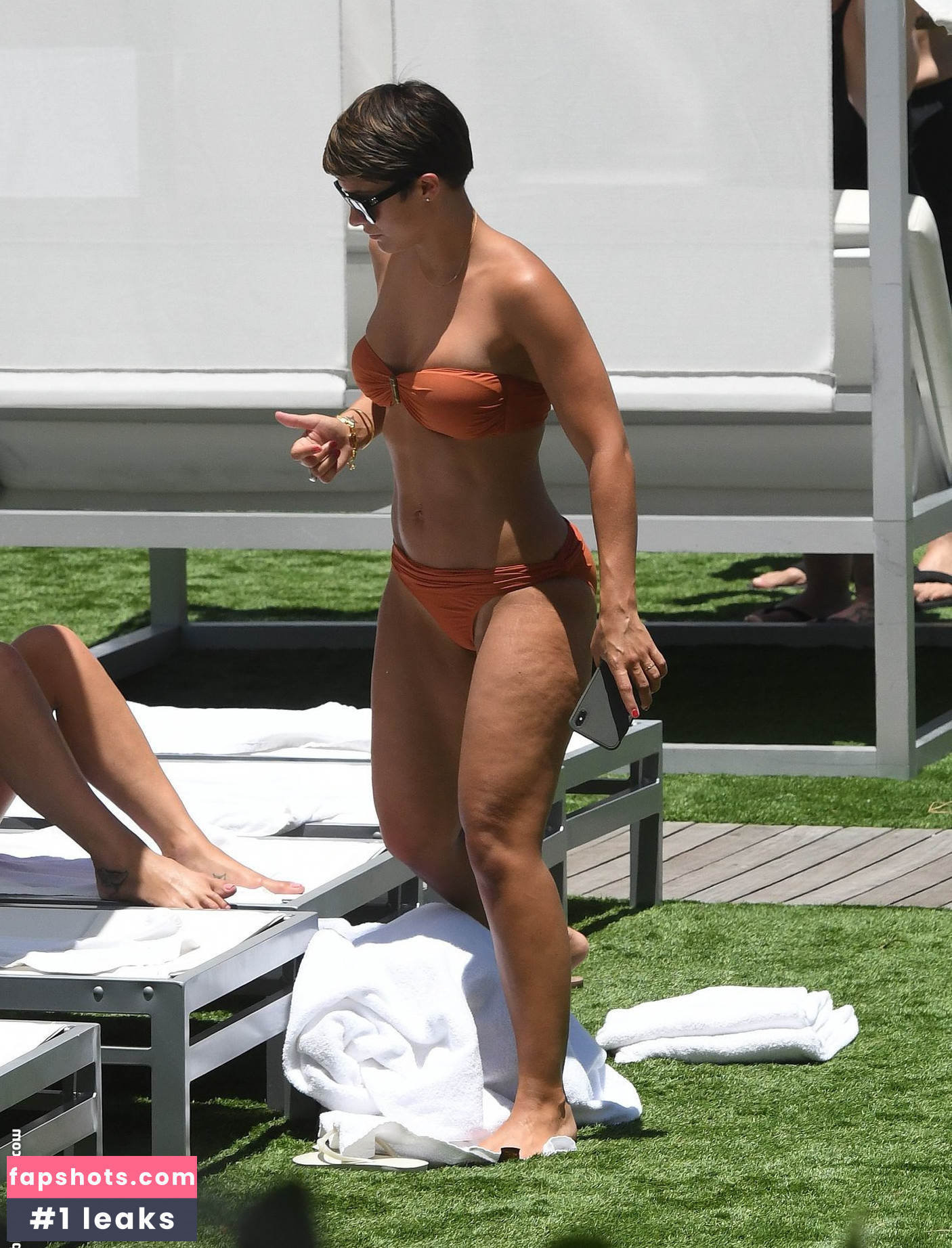 Frankie Bridge gallery photo #807