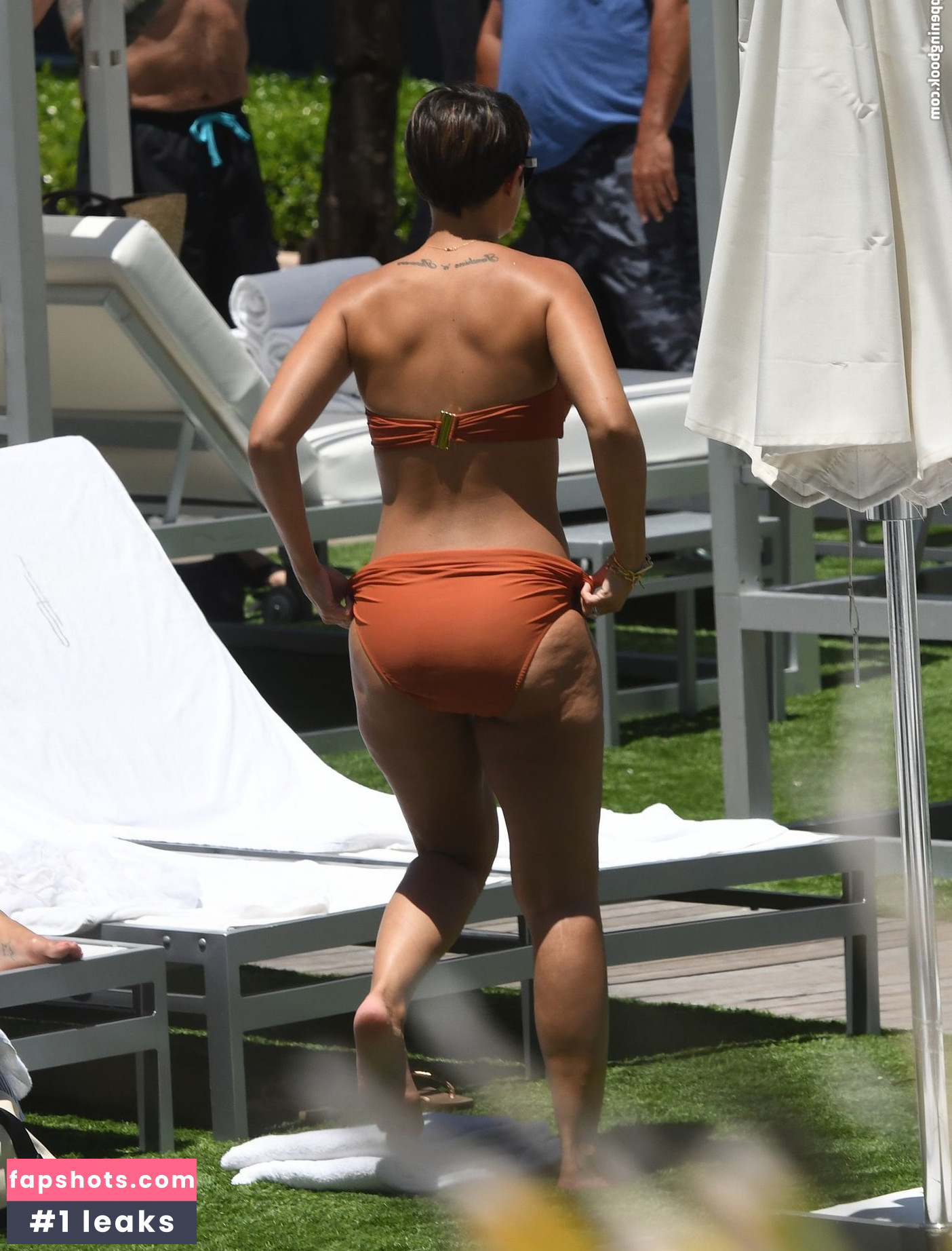 Frankie Bridge gallery photo #836