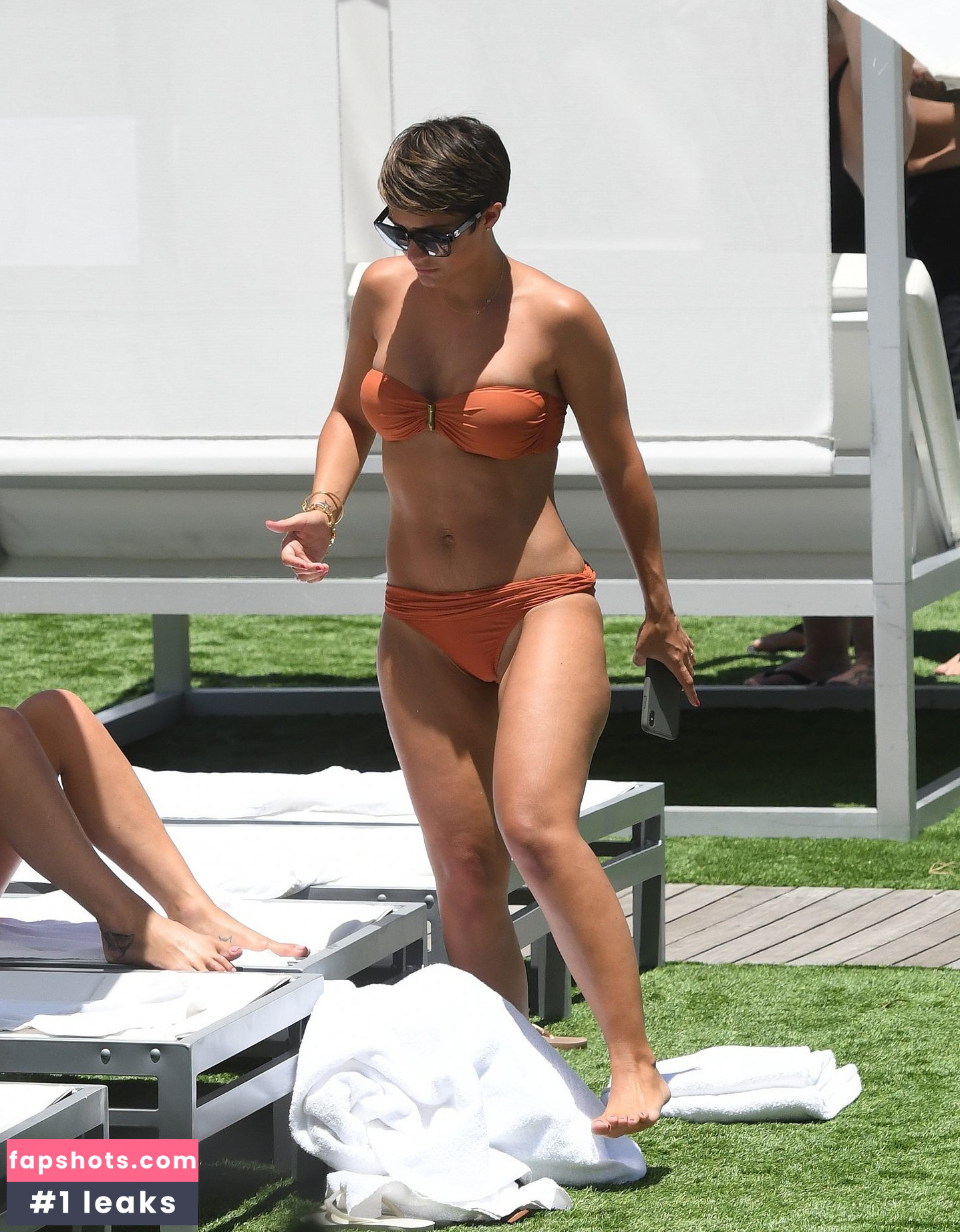 Frankie Bridge gallery photo #839