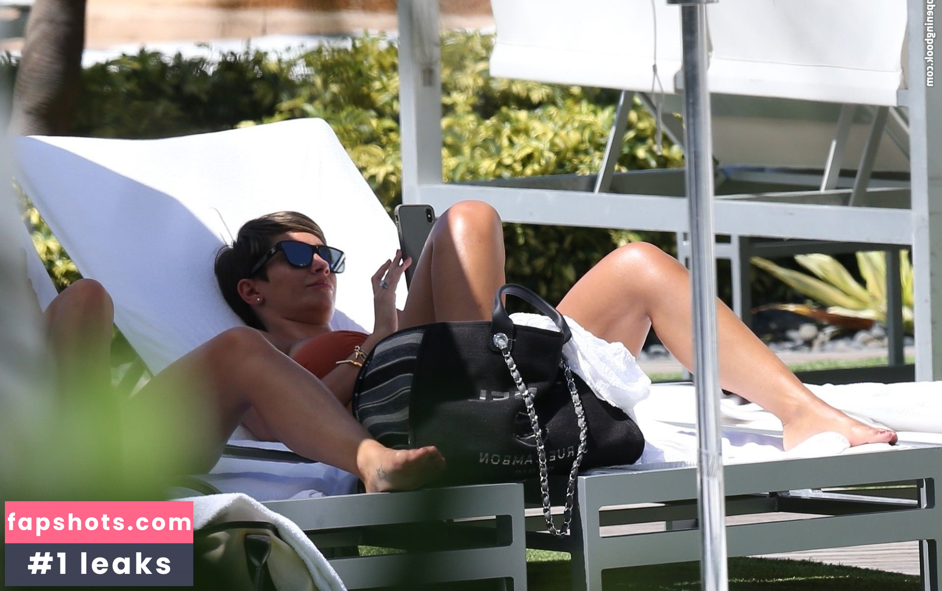 Frankie Bridge gallery photo #841