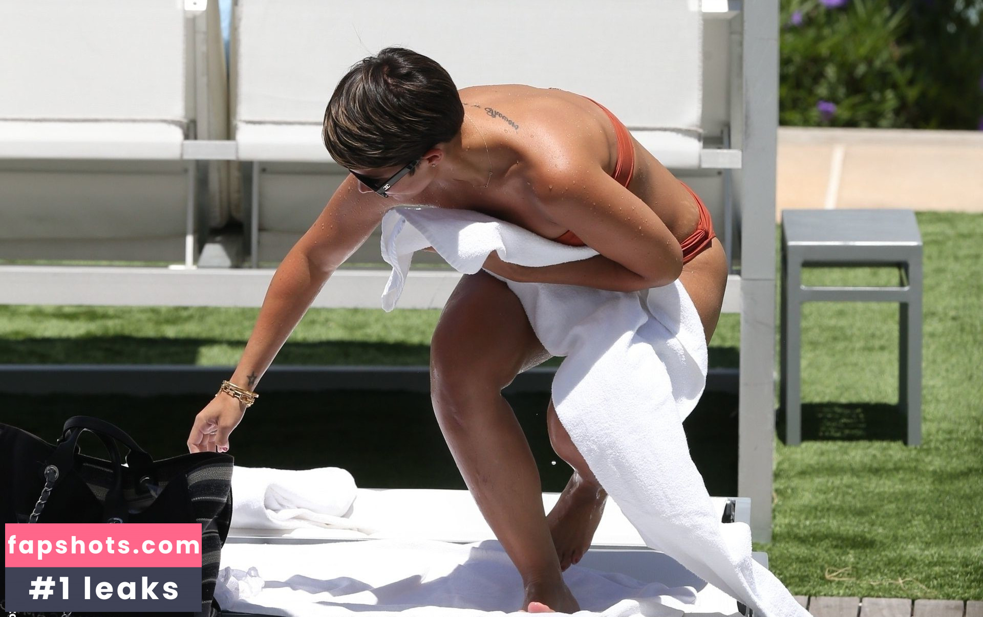 Frankie Bridge gallery photo #843