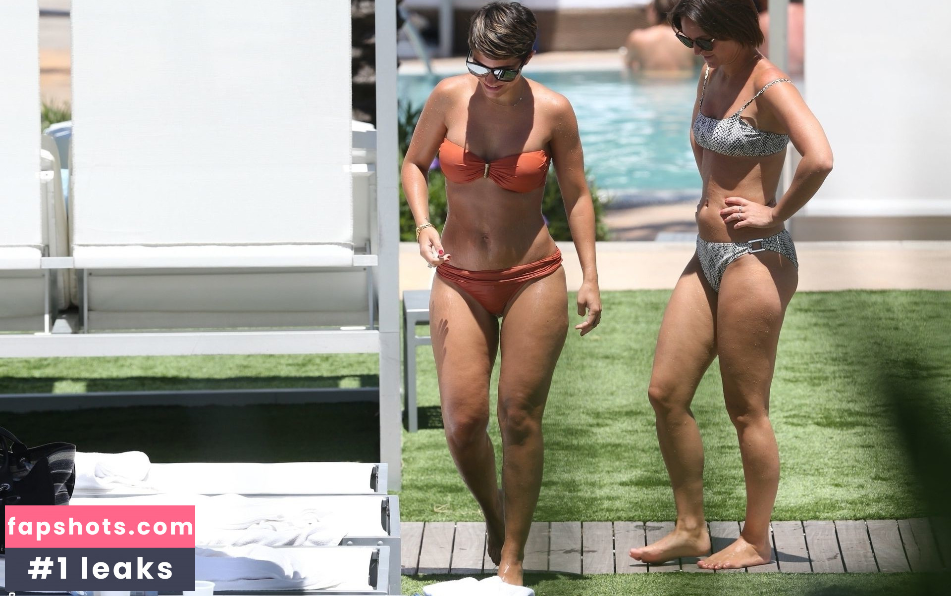 Frankie Bridge gallery photo #845