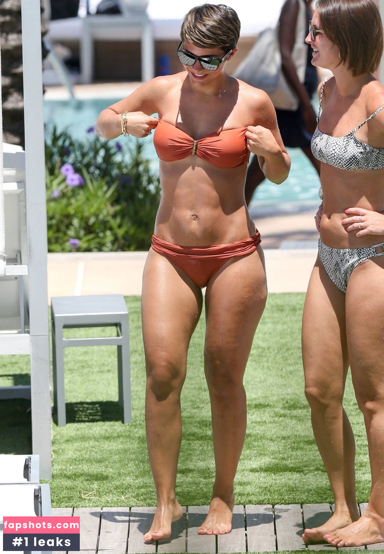 Frankie Bridge gallery photo #848