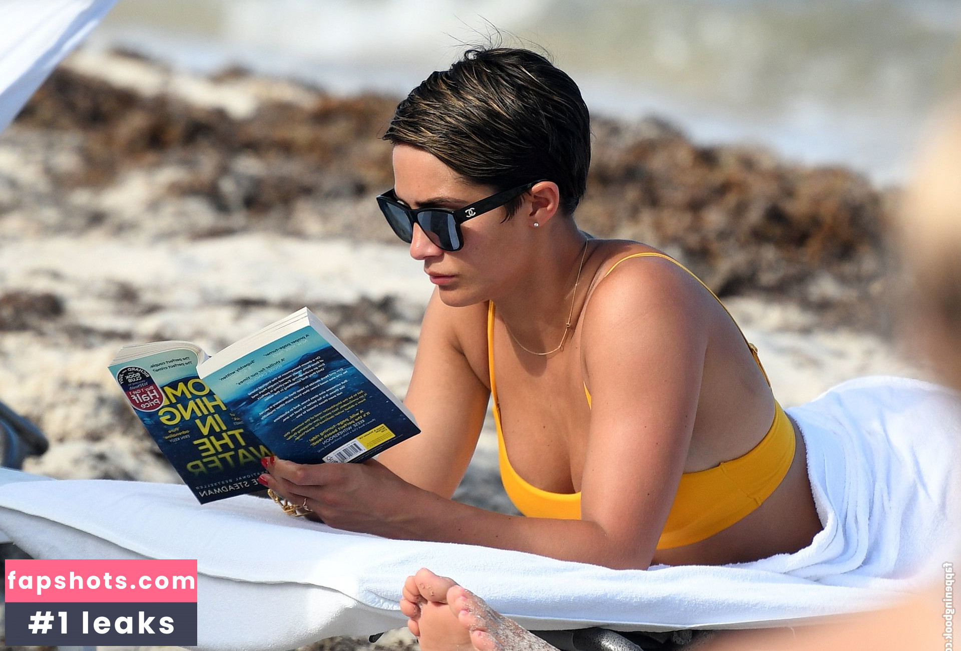 Frankie Bridge gallery photo #859