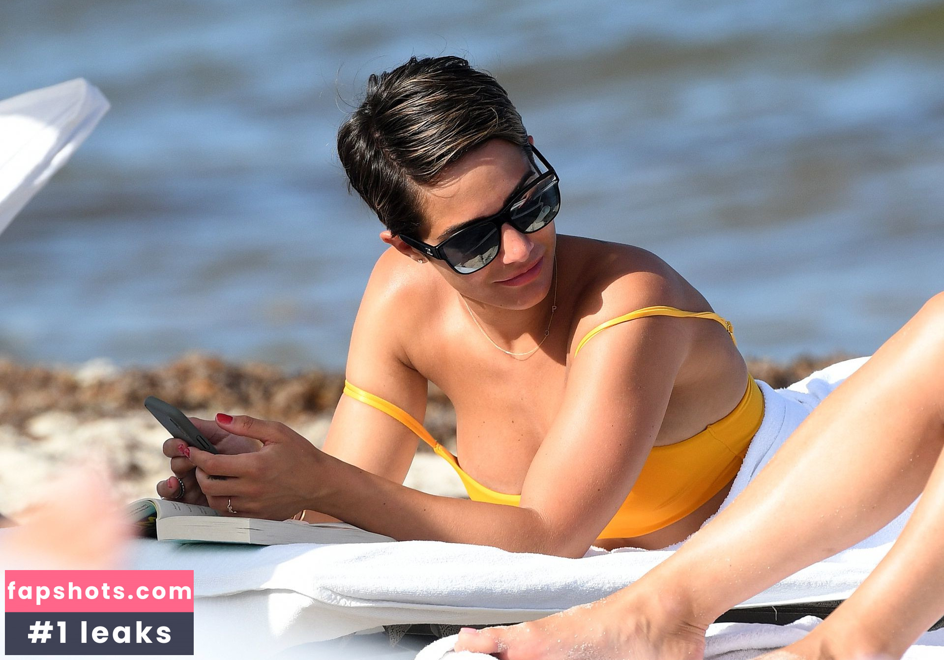 Frankie Bridge gallery photo #864