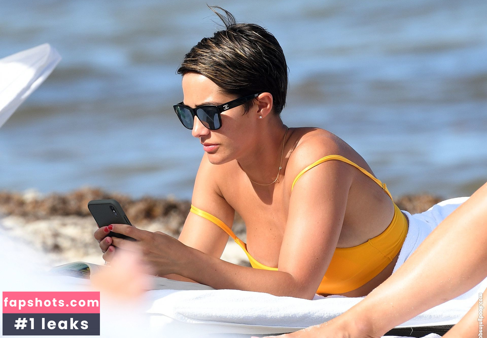 Frankie Bridge gallery photo #865