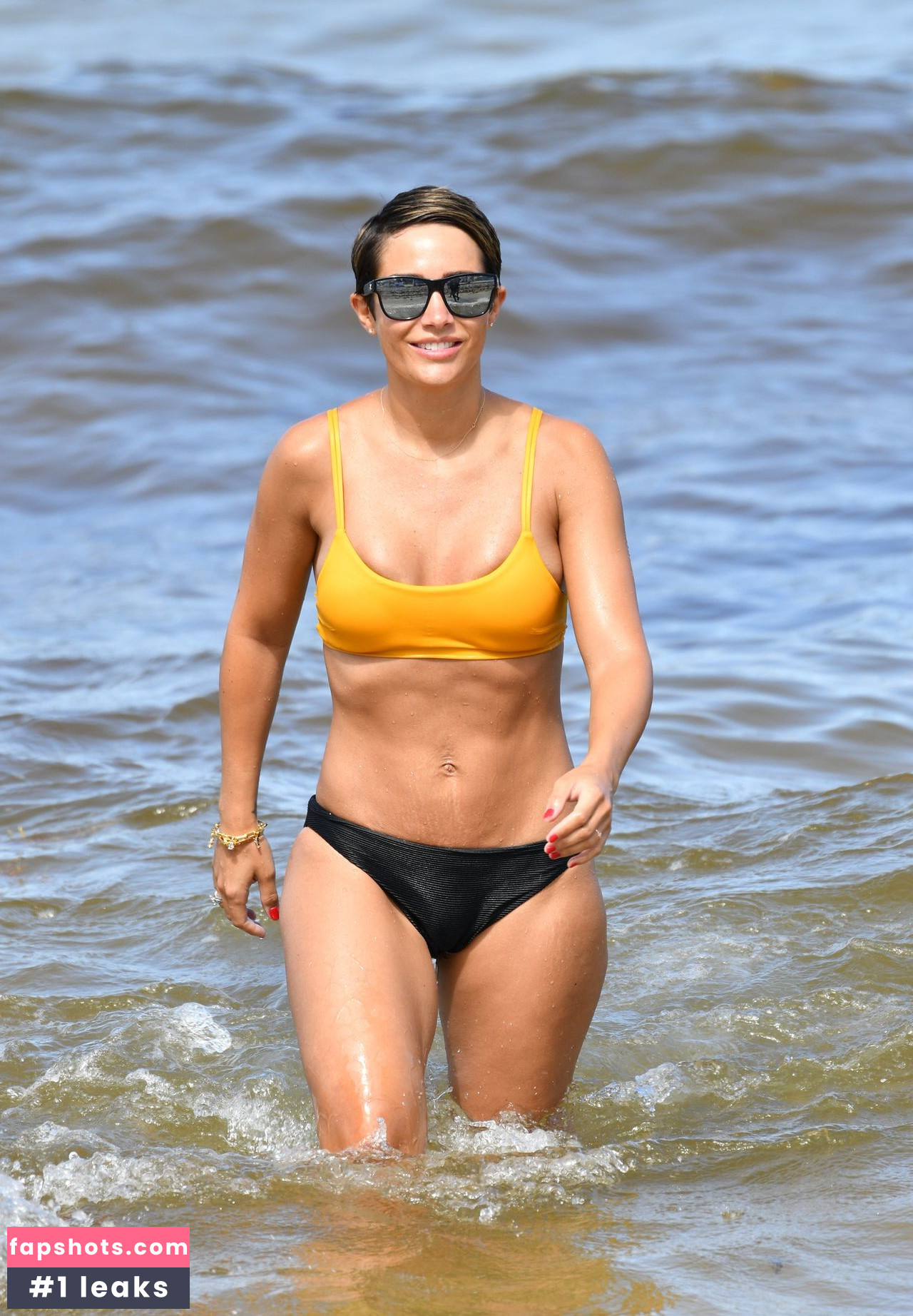 Frankie Bridge gallery photo #909