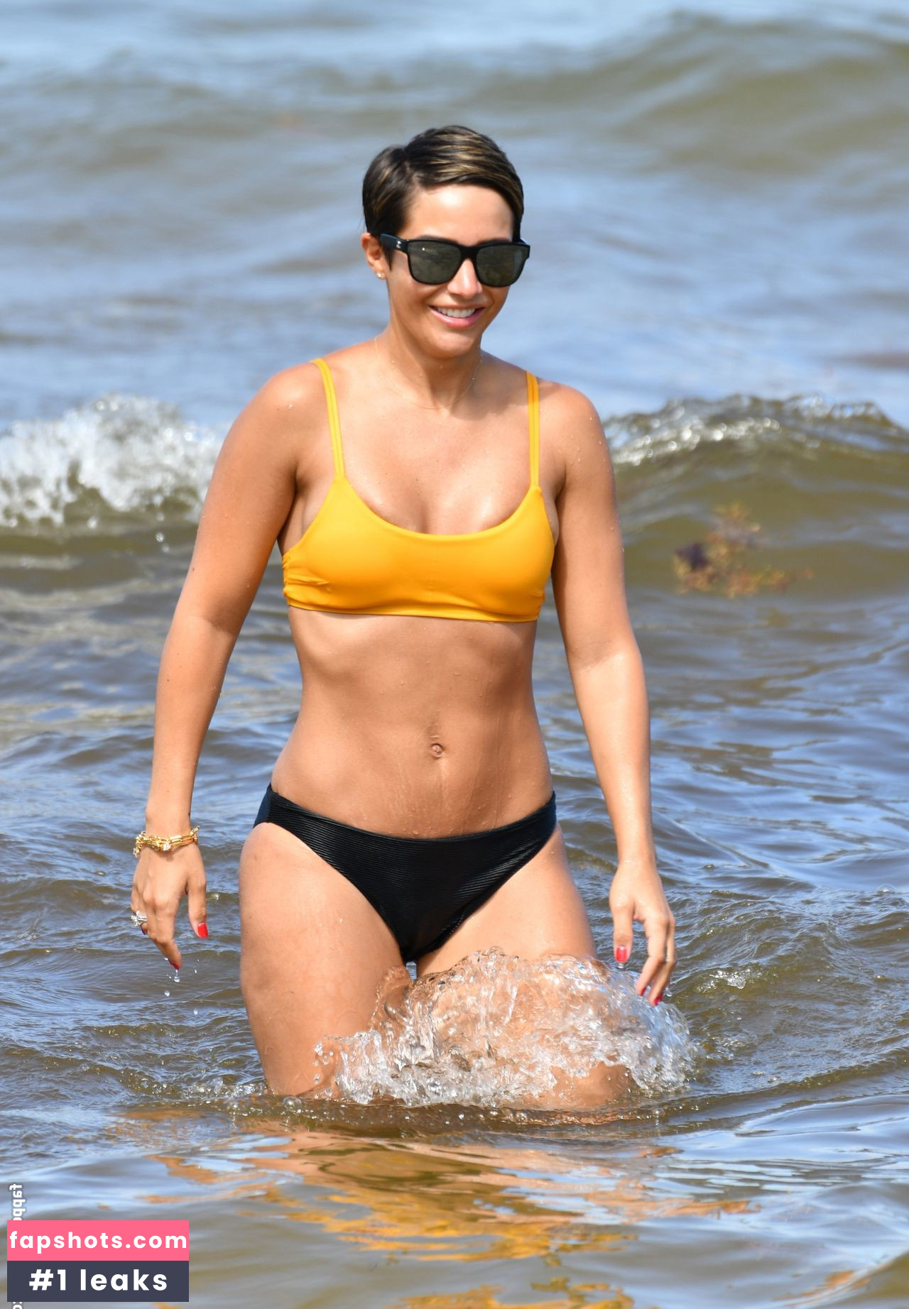 Frankie Bridge gallery photo #918
