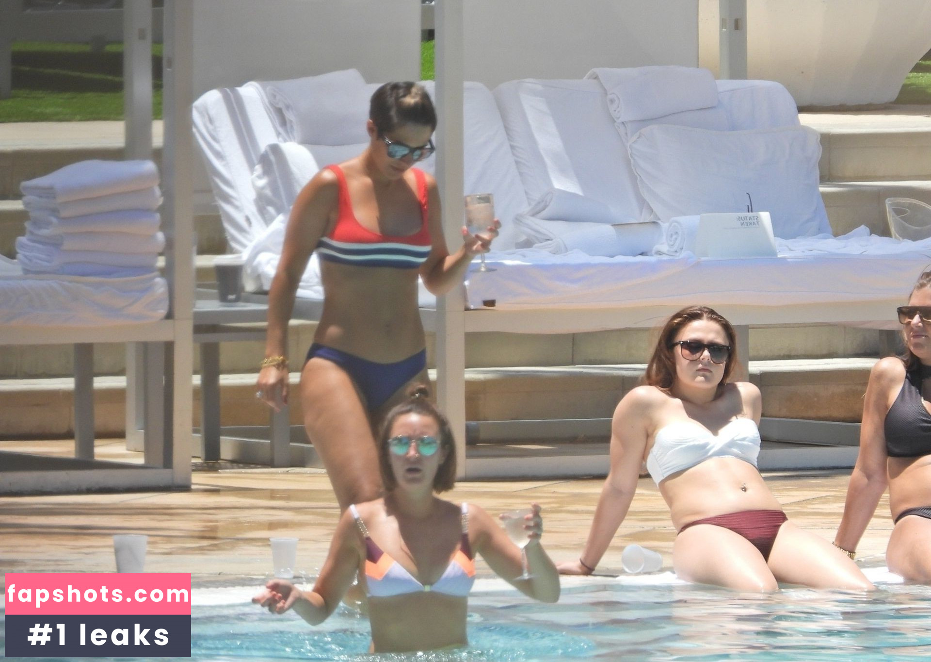 Frankie Bridge gallery photo #939