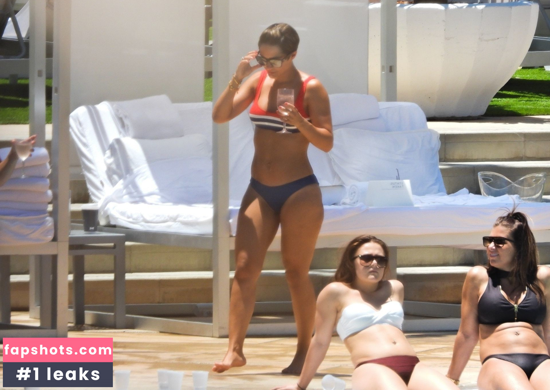 Frankie Bridge gallery photo #941