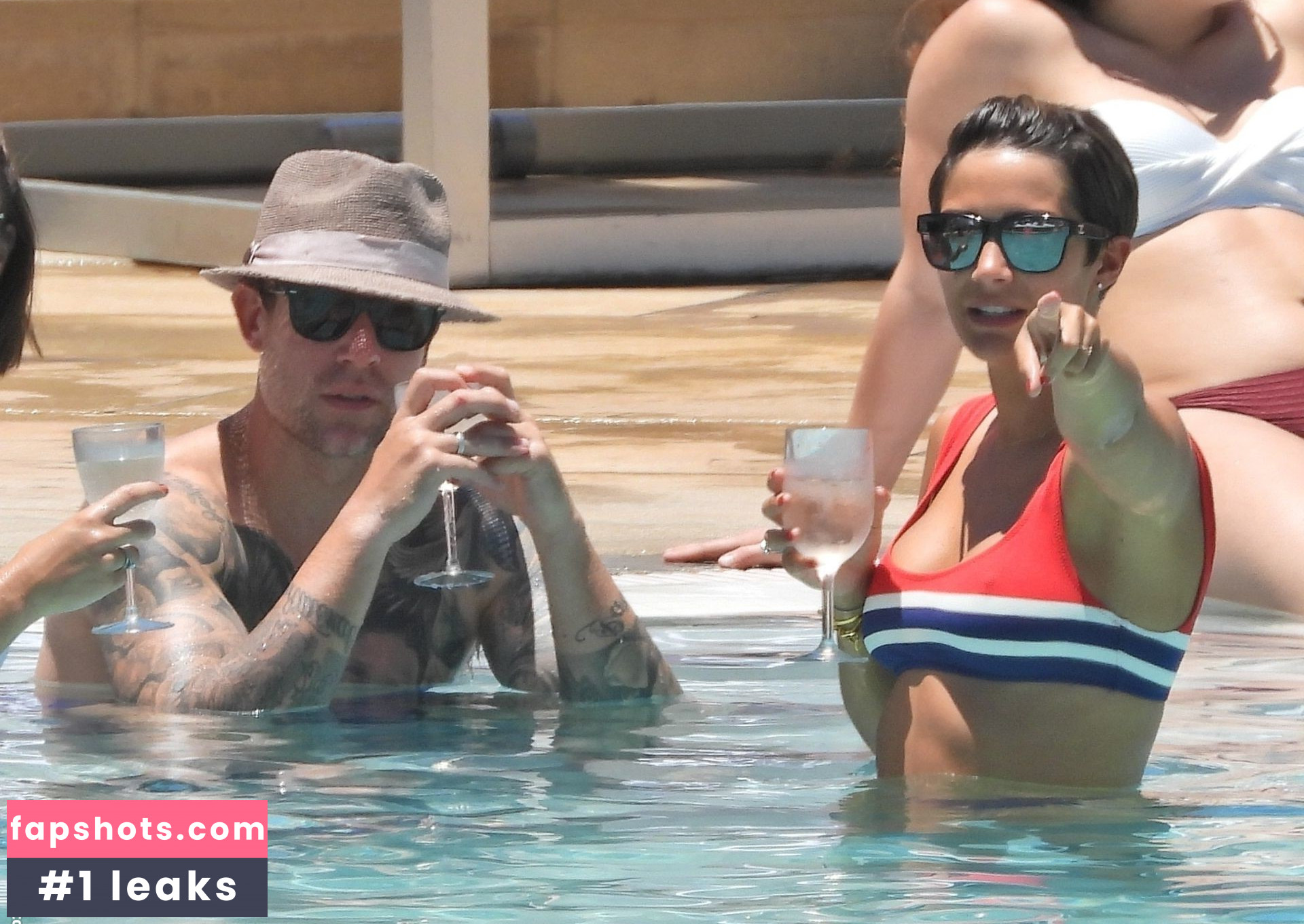 Frankie Bridge gallery photo #949