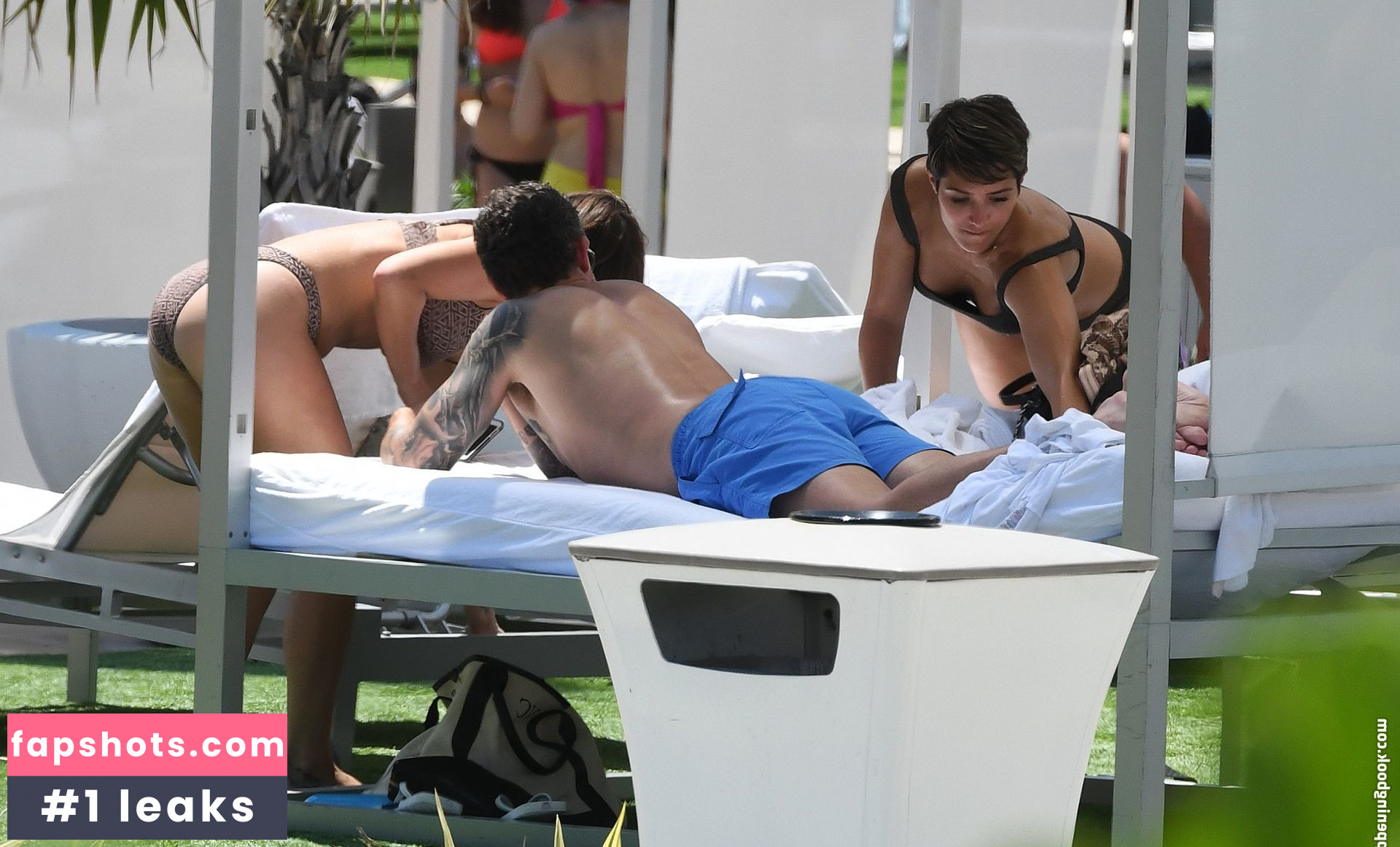 Frankie Bridge gallery photo #950