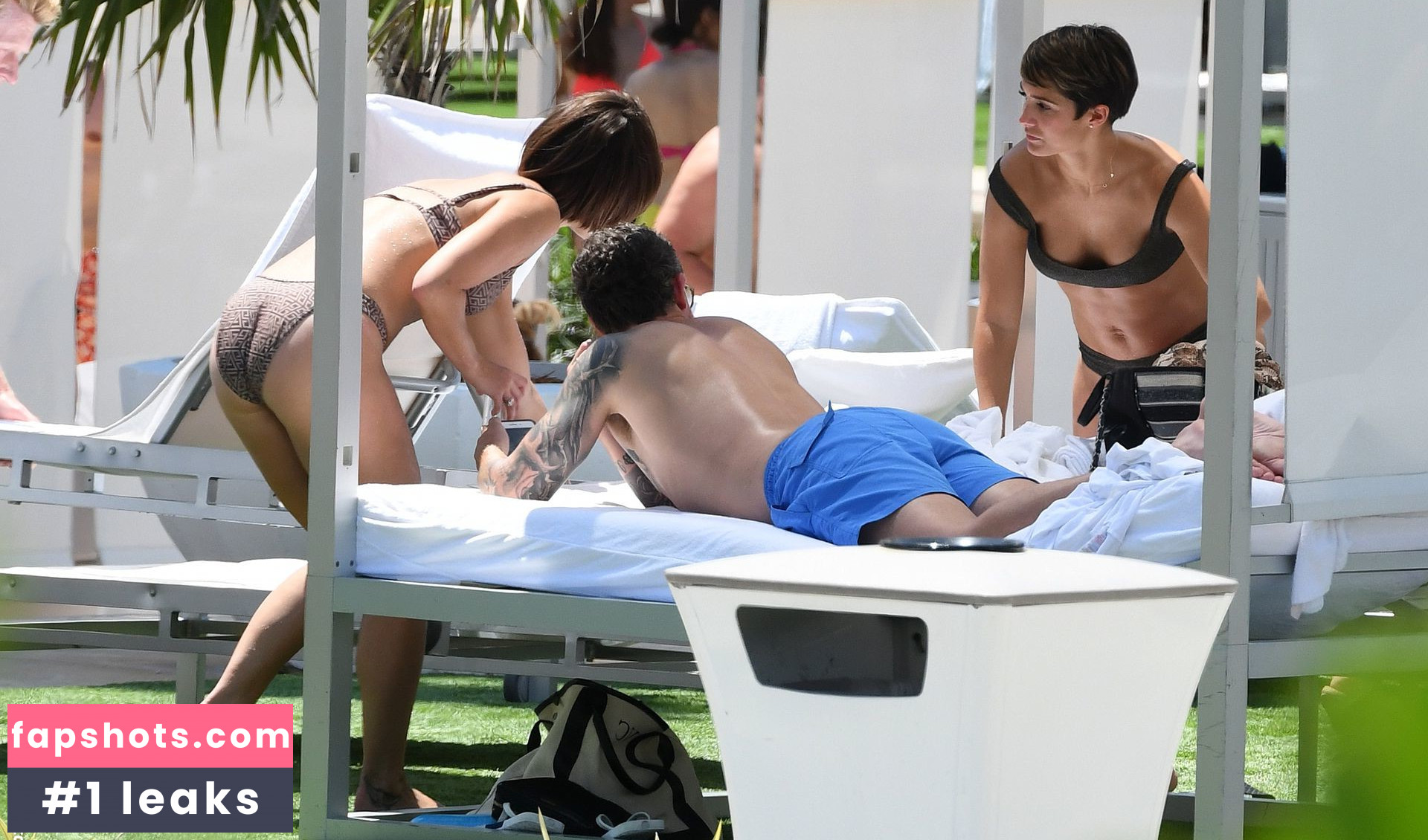 Frankie Bridge gallery photo #951