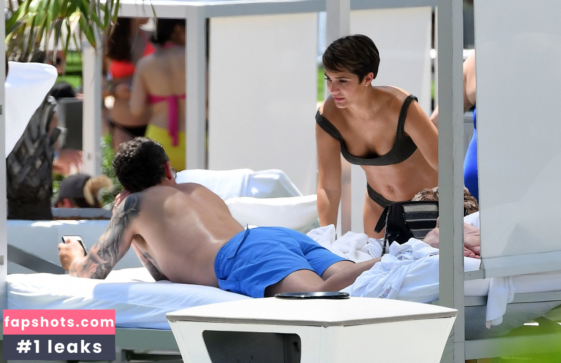 Frankie Bridge gallery photo #952