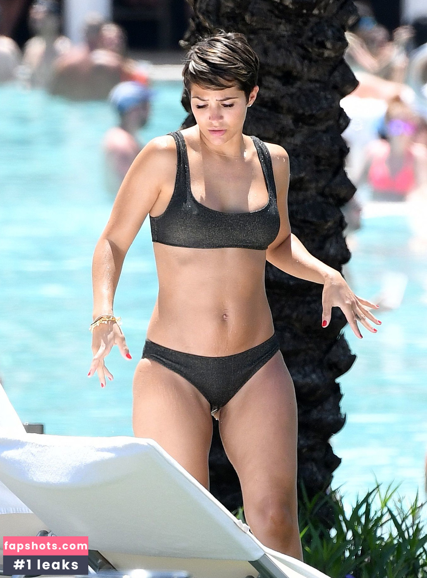 Frankie Bridge gallery photo #953