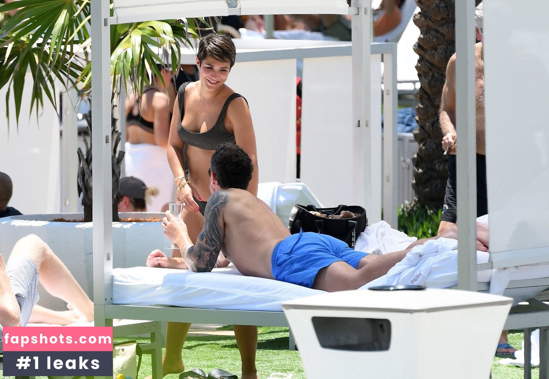 Frankie Bridge gallery photo #960