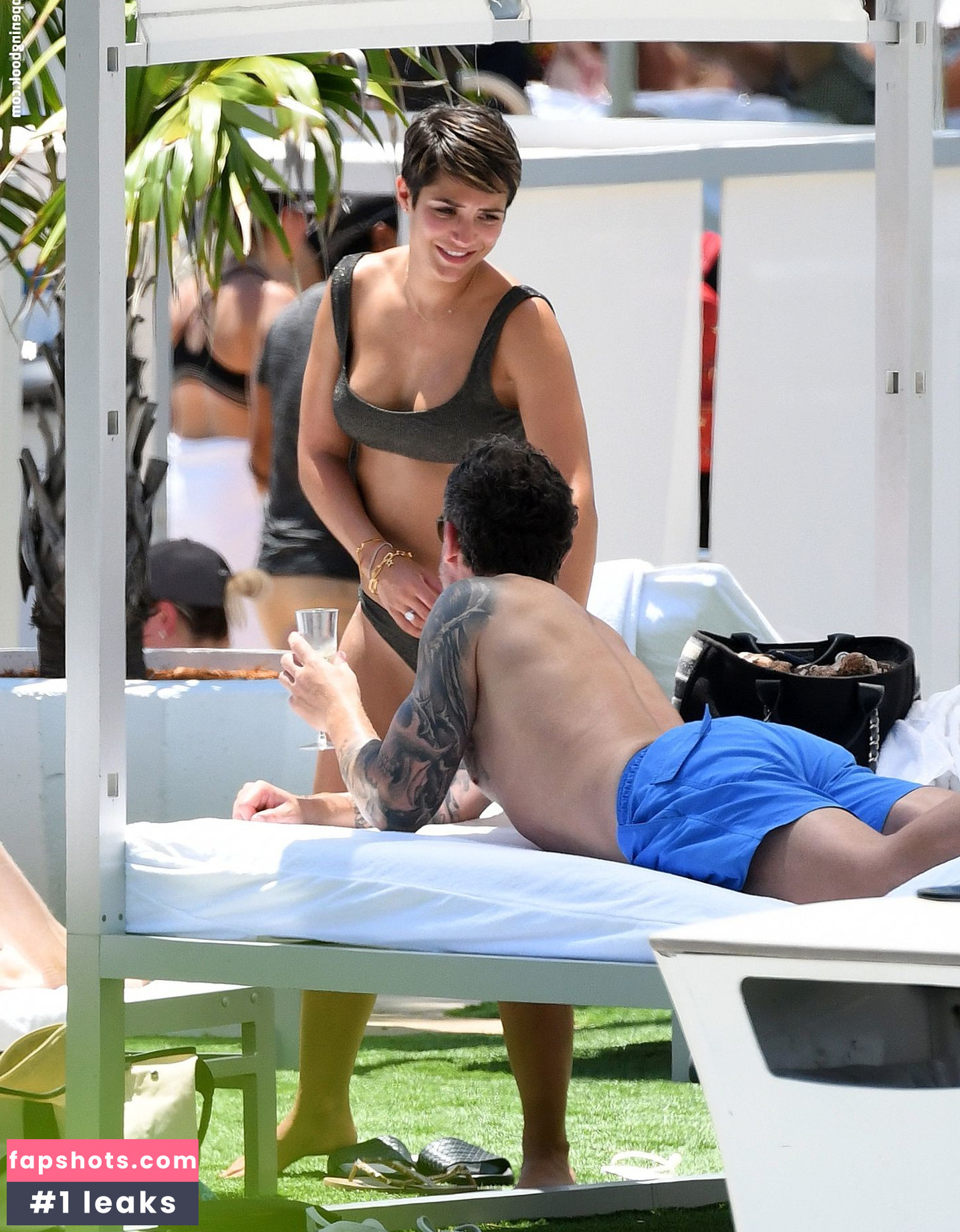 Frankie Bridge gallery photo #961