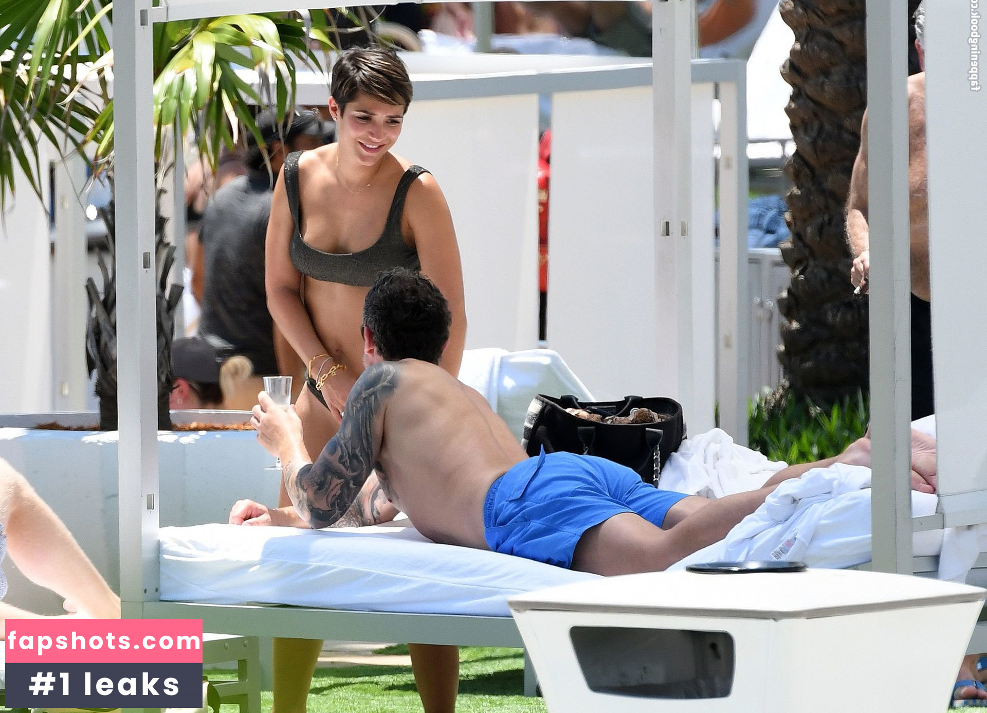 Frankie Bridge gallery photo #962