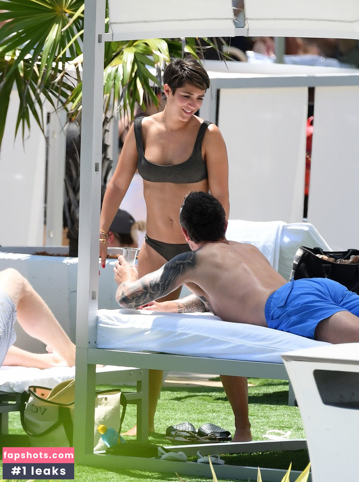 Frankie Bridge gallery photo #963