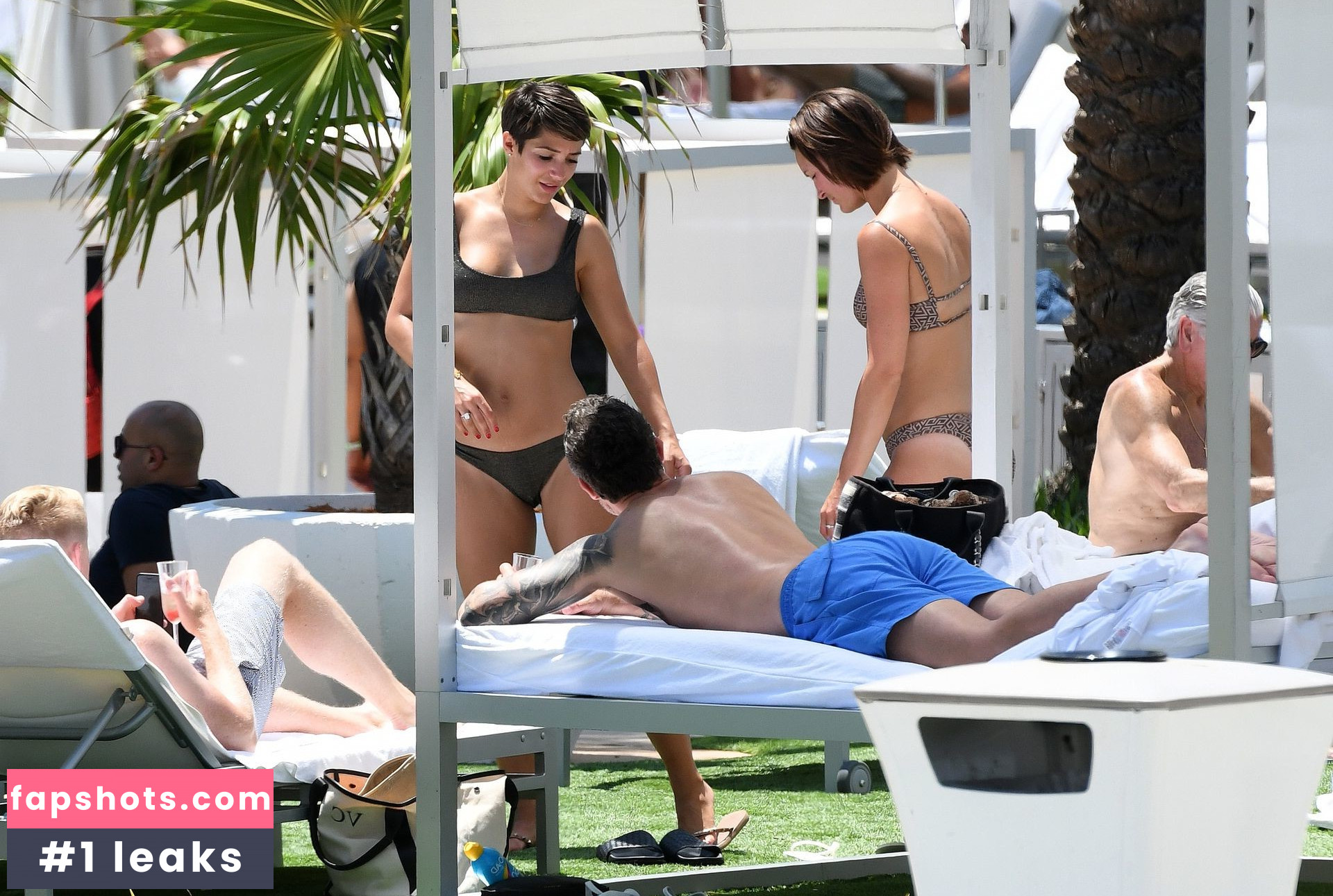 Frankie Bridge gallery photo #964