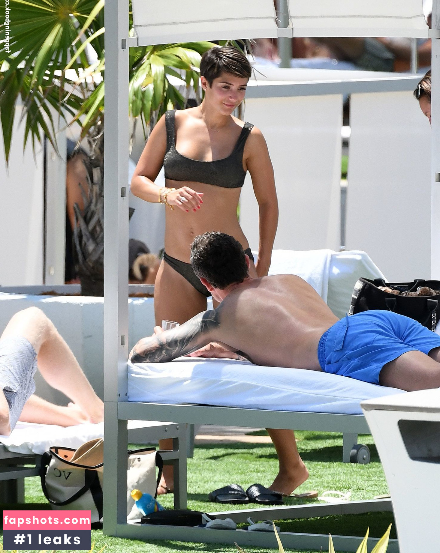 Frankie Bridge gallery photo #965