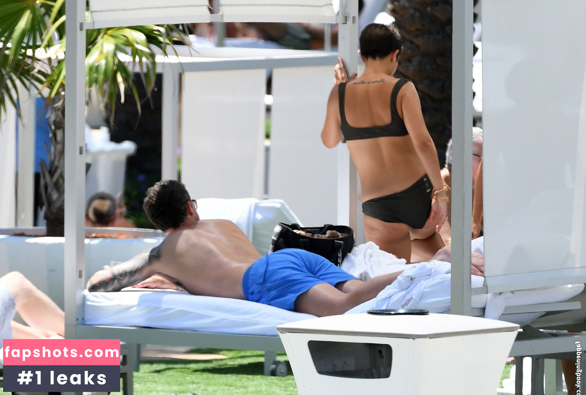 Frankie Bridge gallery photo #970