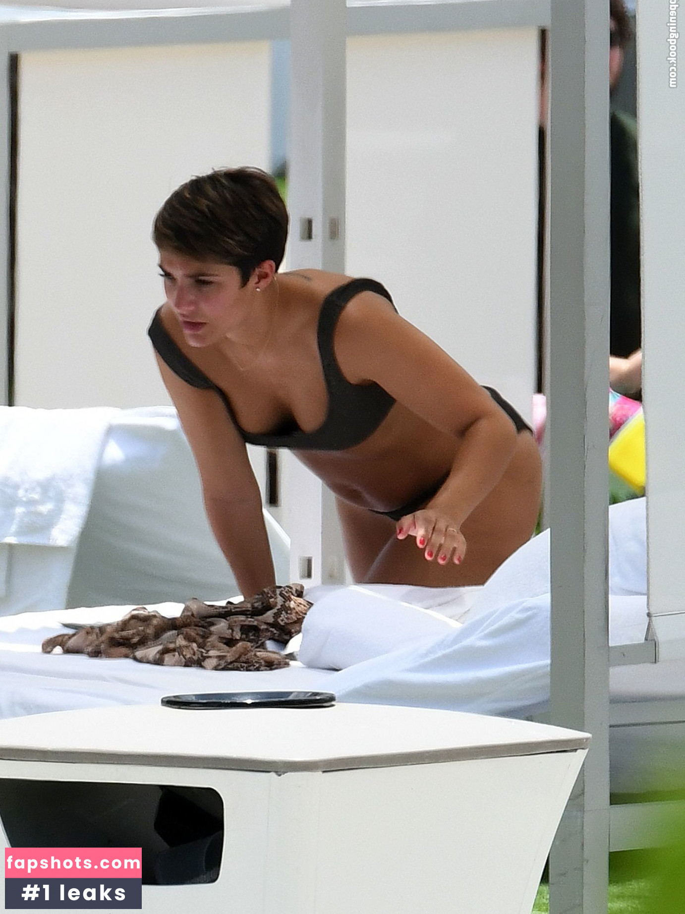 Frankie Bridge gallery photo #971