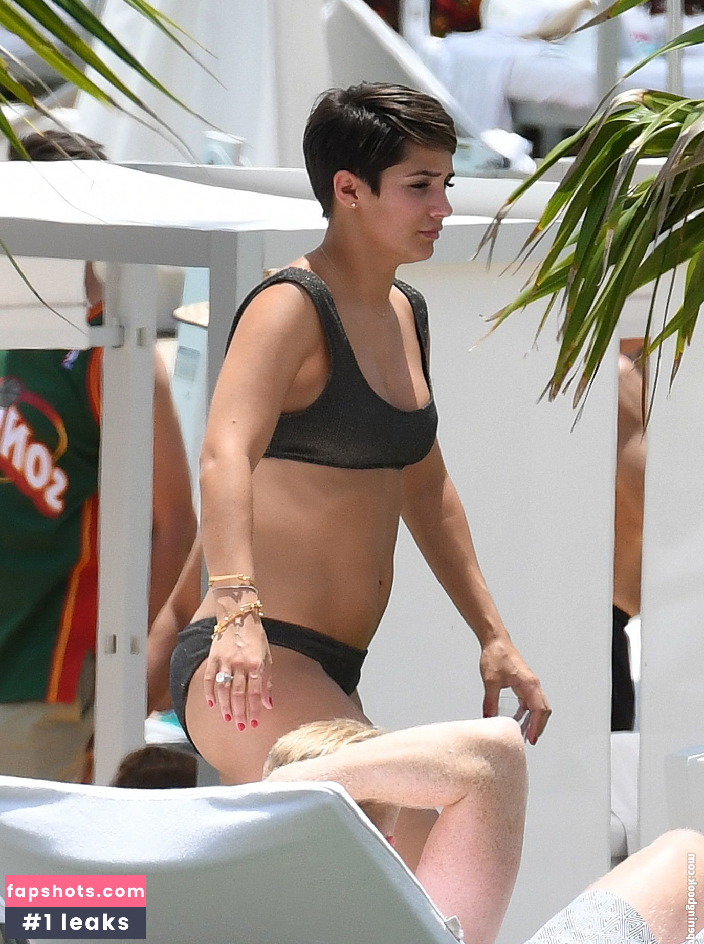 Frankie Bridge gallery photo #979