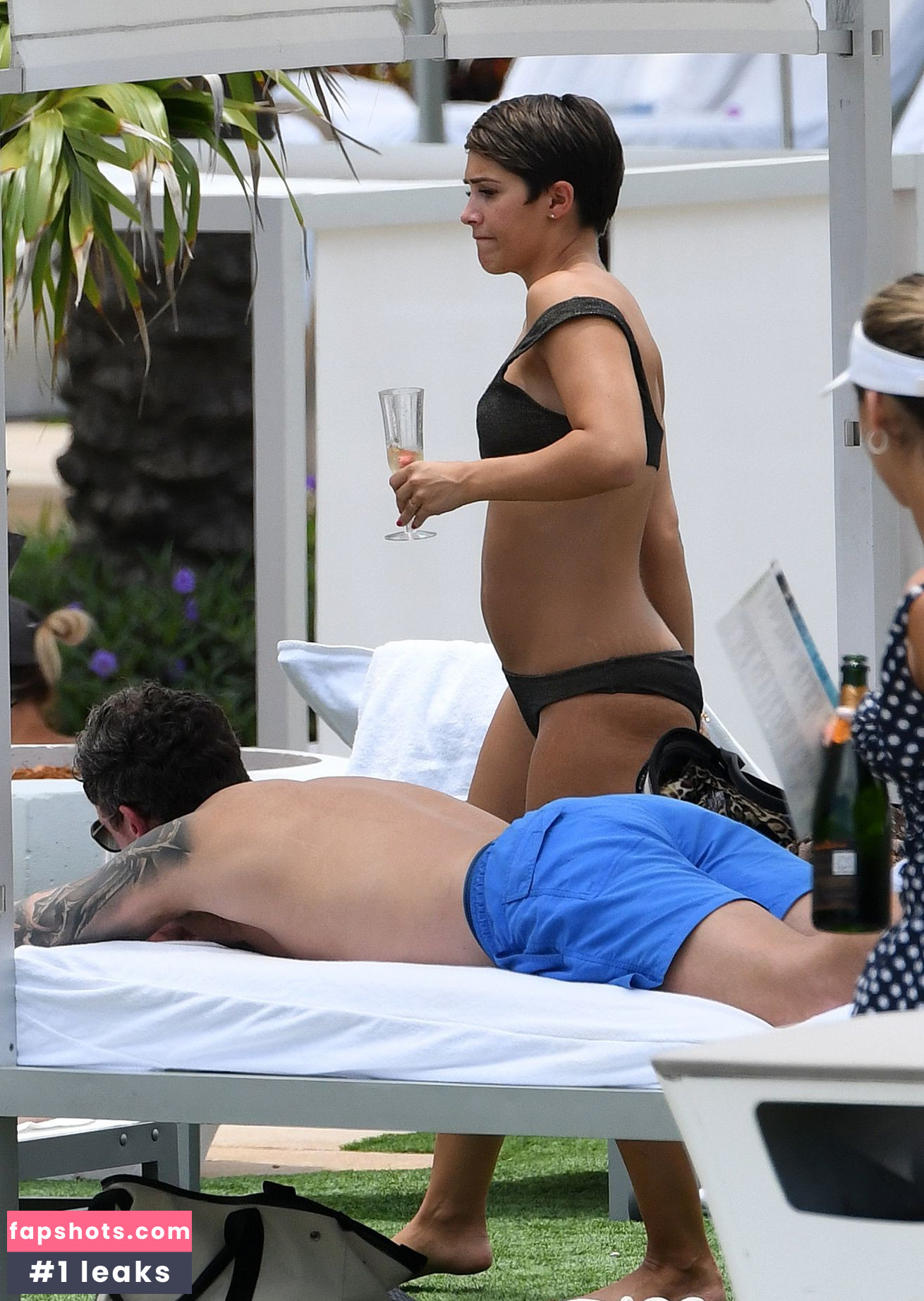 Frankie Bridge gallery photo #985