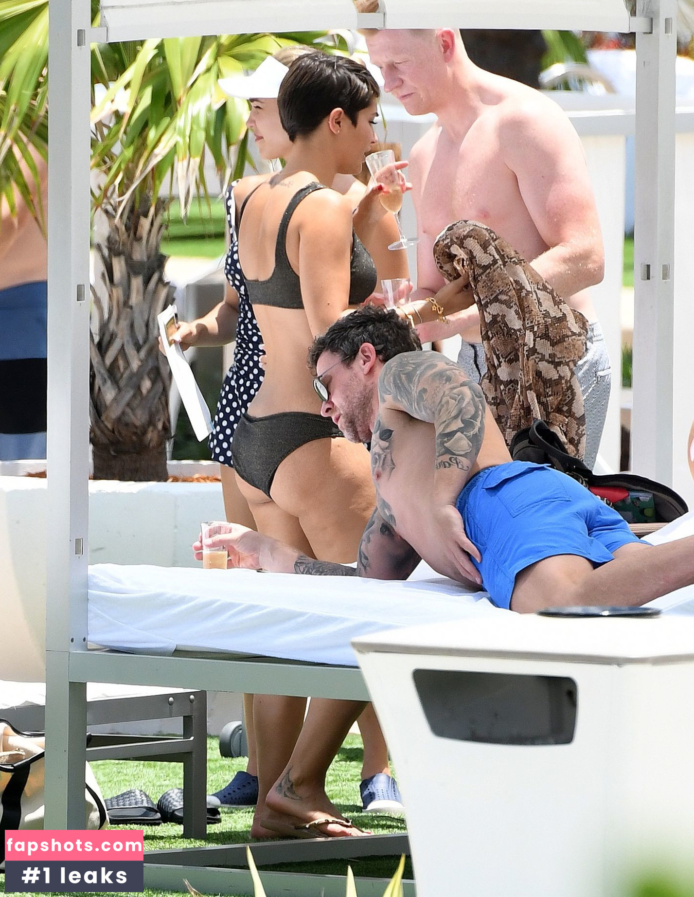 Frankie Bridge gallery photo #990