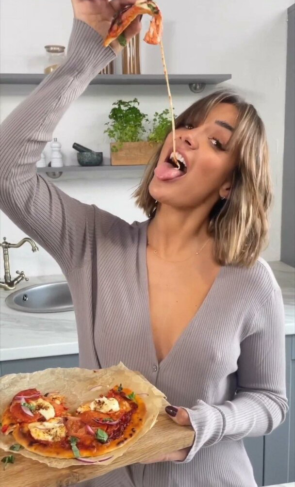 frankie-bridge gallery photo #1193