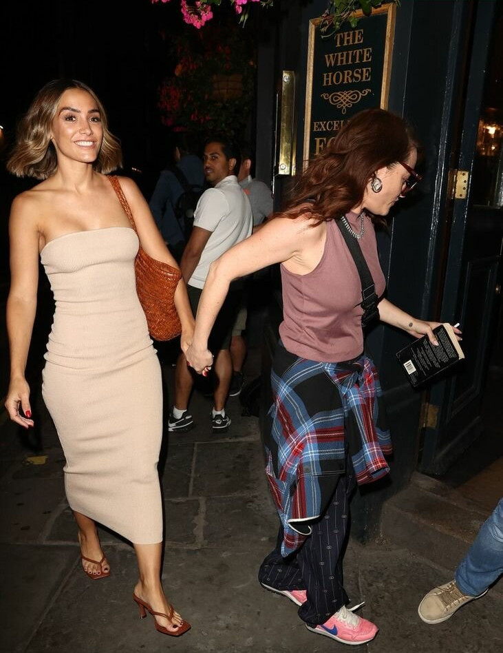 frankie-bridge gallery photo #1339