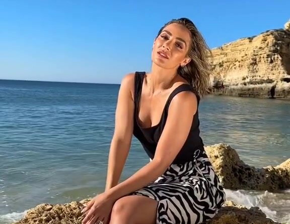 frankie-bridge gallery photo #1440