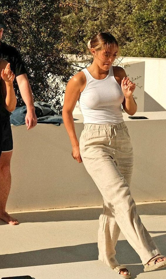 frankie-bridge gallery photo #1550