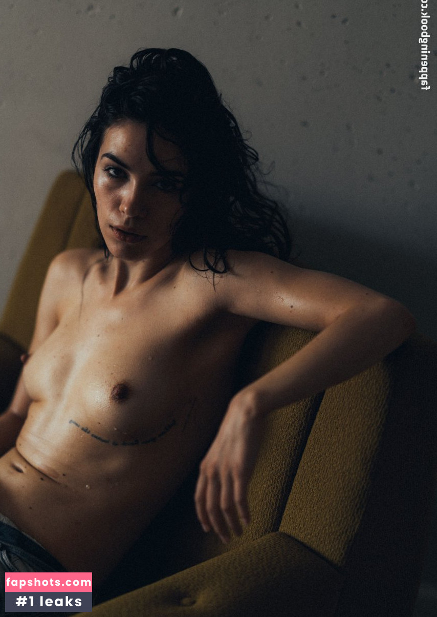 Frankie Miles gallery photo #11