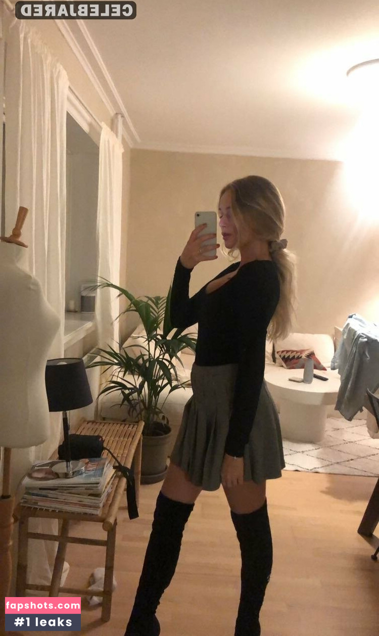 Frederikke Bach gallery photo #5