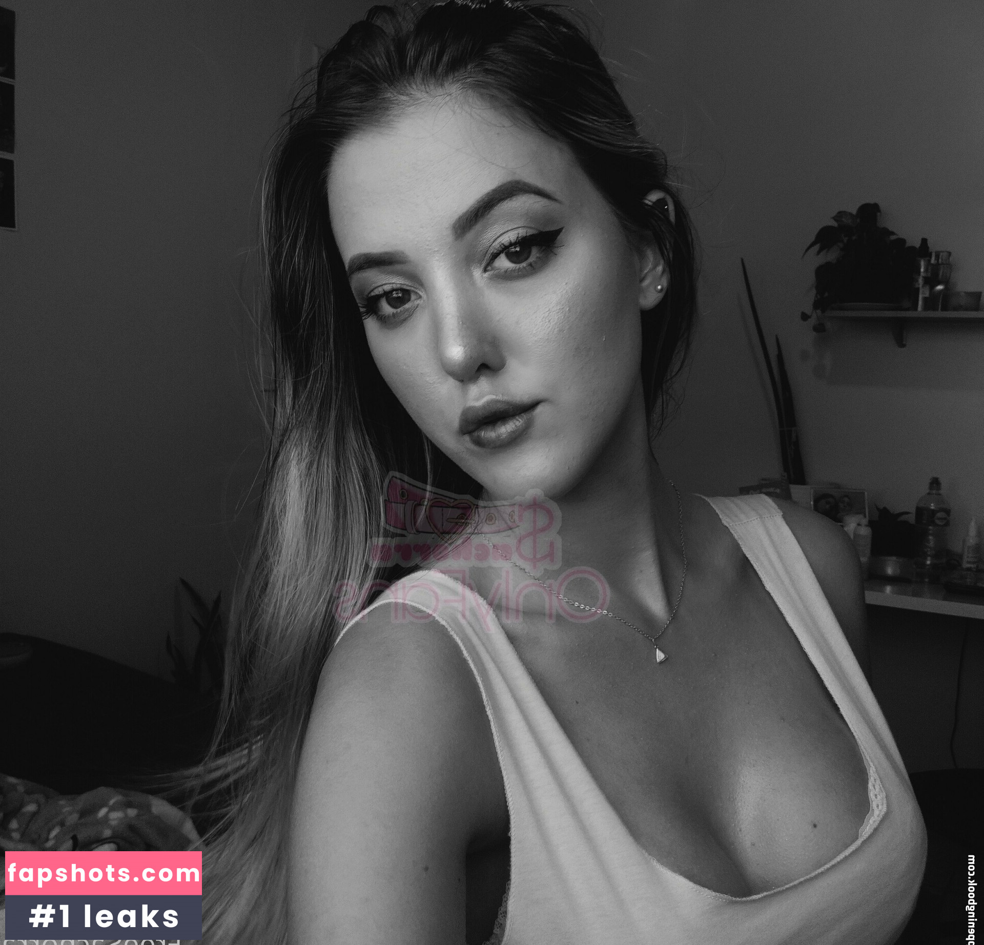 freesachorra nude babe gallery