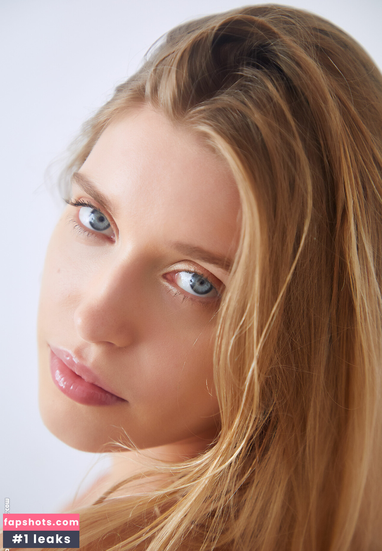 Freya Mayer gallery photo #18