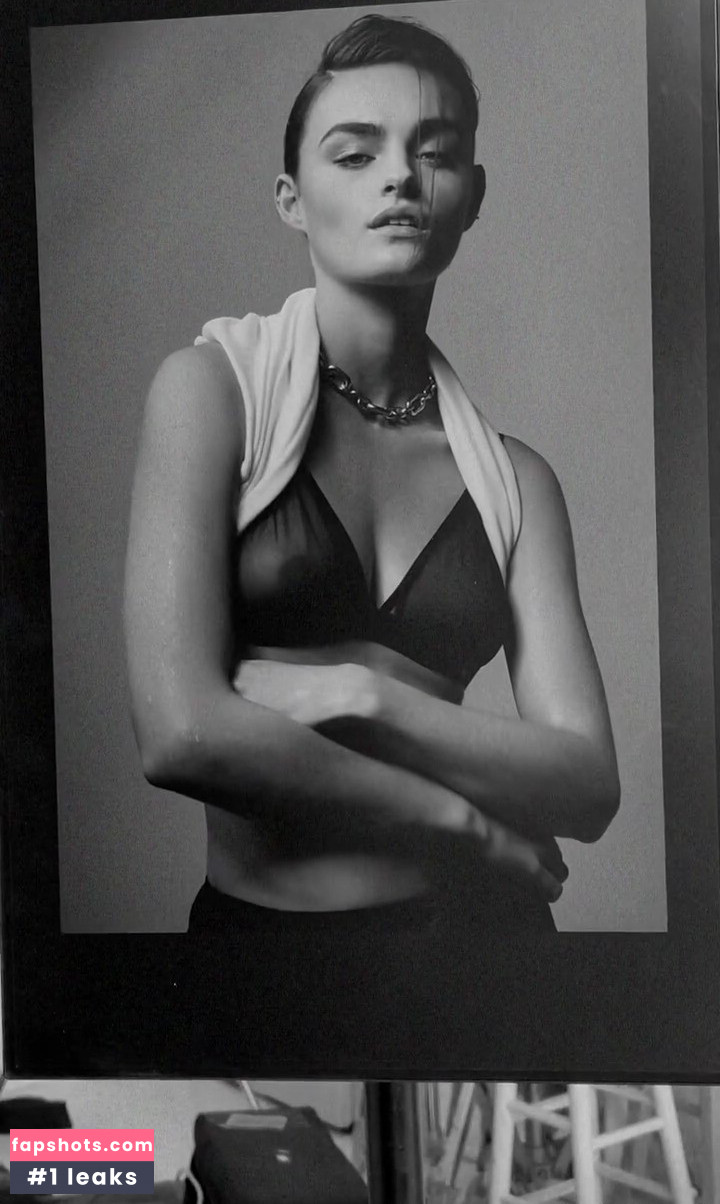 Freya Walton gallery photo #5