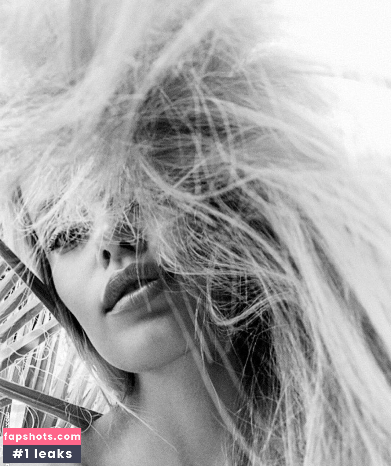 Frida Aasen gallery photo #693