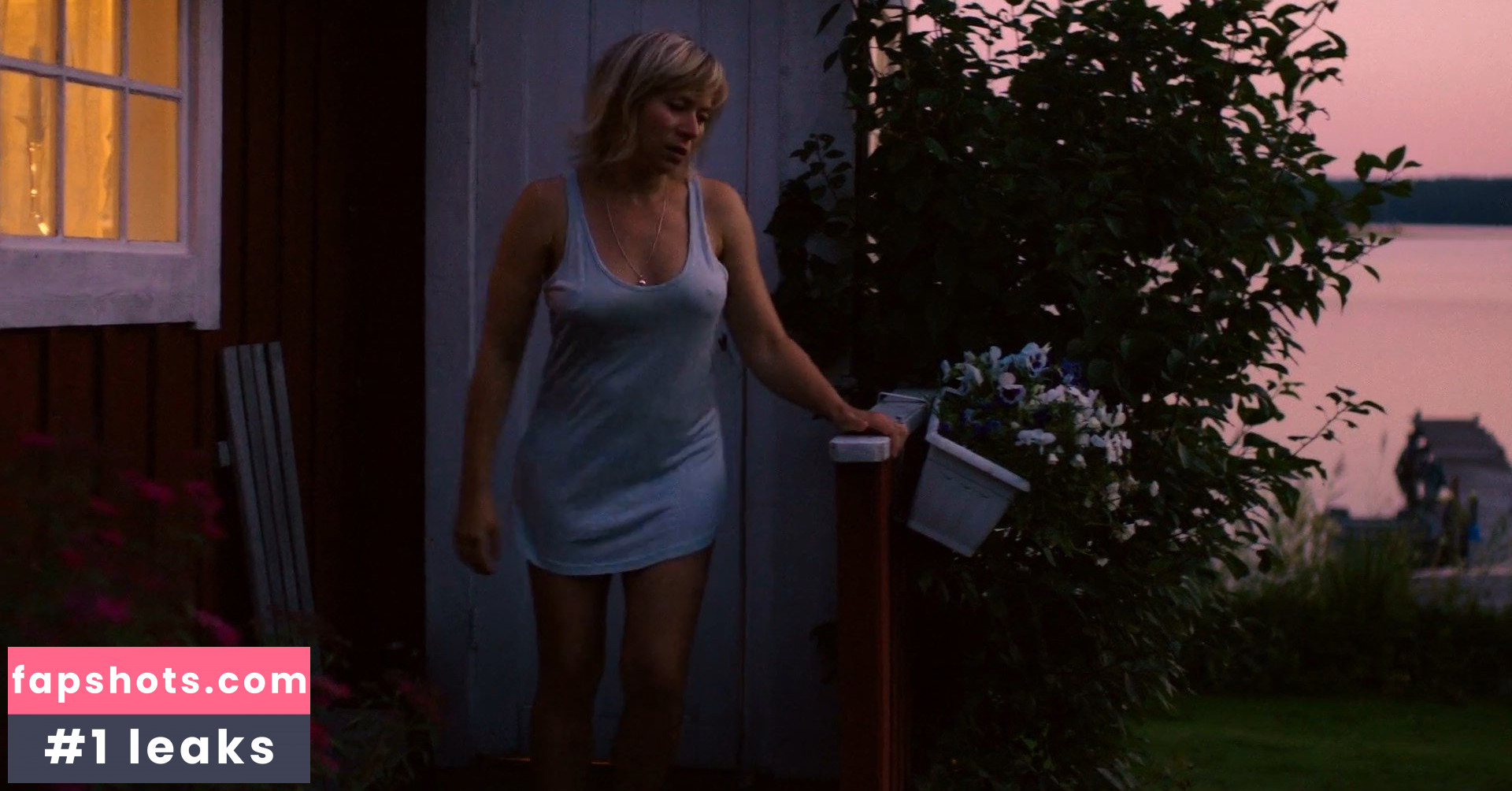 Frida Hallgren gallery photo #2