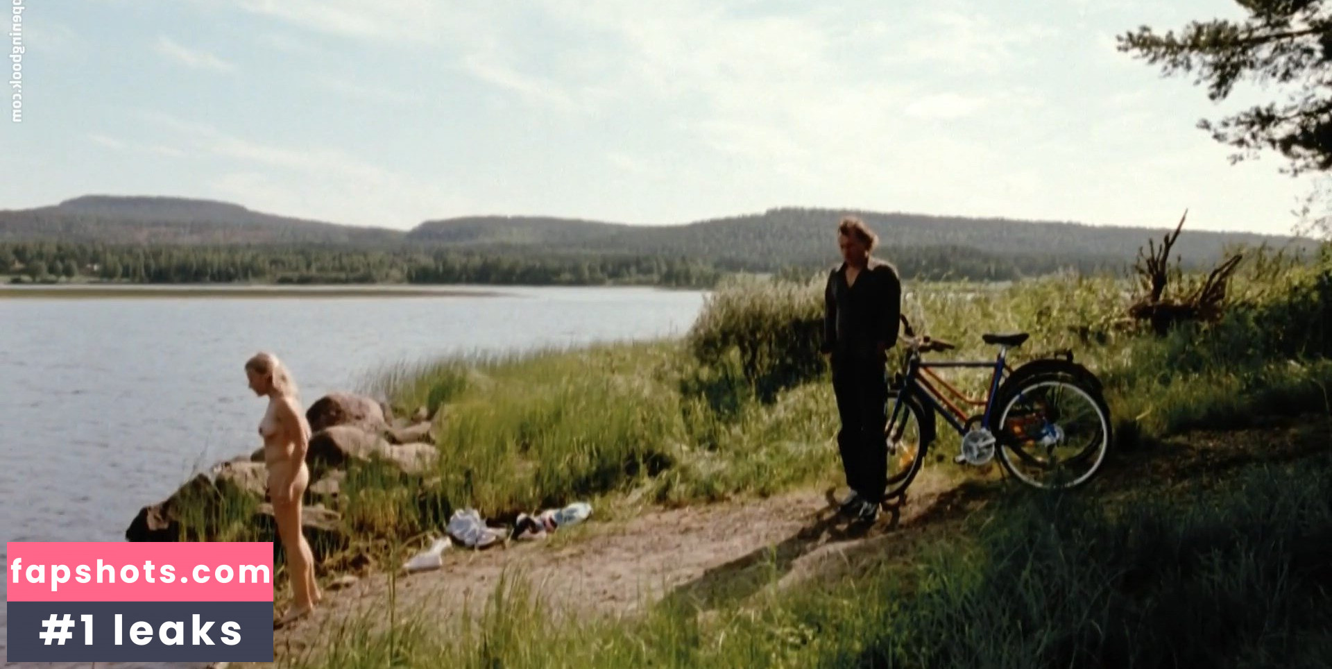 Frida Hallgren gallery photo #11